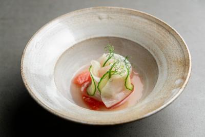 Rose af hiramasa med grape & agurk